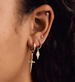 Mesmerising Star Piercing Front 14K