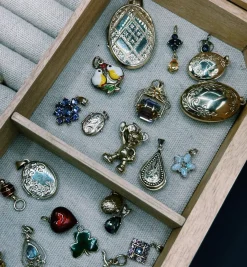 Vintage Thick Flower Precious Love Locket