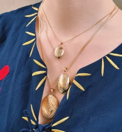 Vintage Thick Flower Precious Love Locket